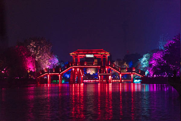 山東濟南夜景照明工程,樓體樓宇亮化工程,LED發光標識工程,夜景景觀照明工程,夜景泛光照明,LED照明,LED發光字工程,亮化工程,LED外露發光字